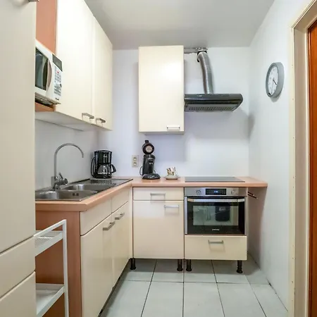 Apartment Centrally Located By Interhome Appartement